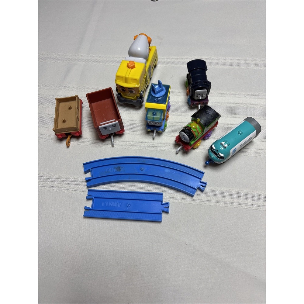 Vtg Thomas The Train Mixed Lot of 6 Engines & Cars Track & Others